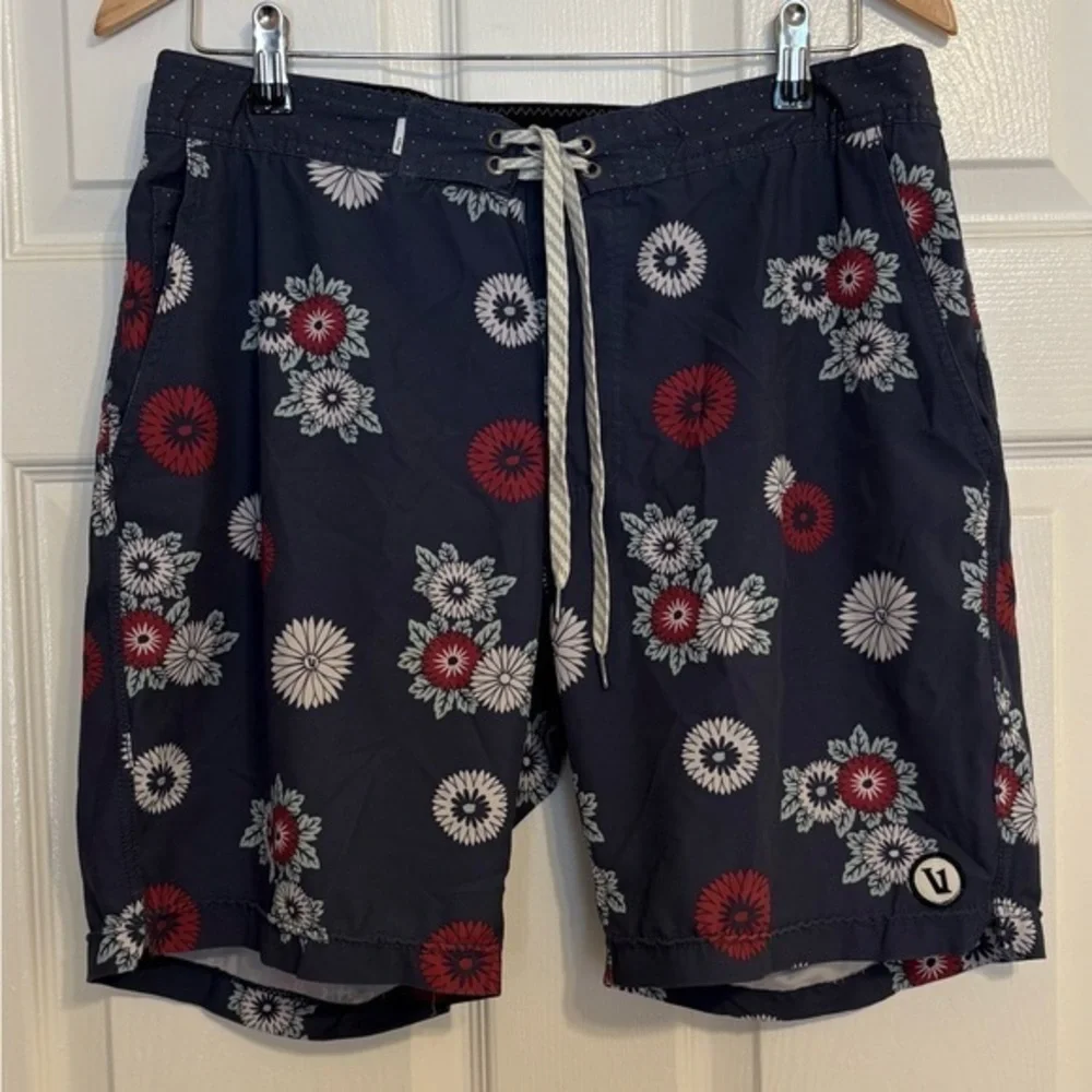 Vuori Men’s 9” Equator Board Shorts Size 32 Floral Print Blue